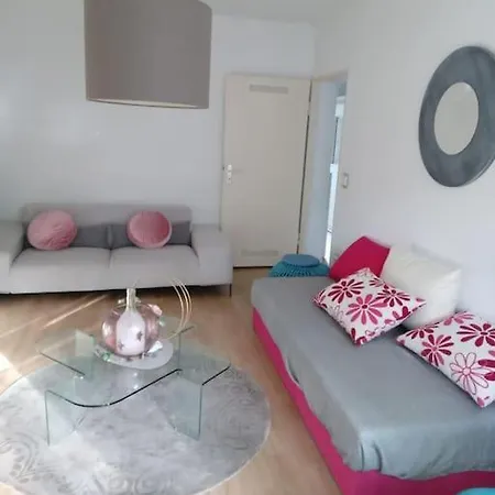 Zi Mit Flair Fuer 1-2 Pers Gemuetlich Zentral In Apartment